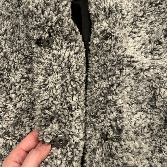 Lucky Brand Long Faux Fur Jacket Gray Black Snap Closure Teddy Women’s Size XS - Picture 3 of 7